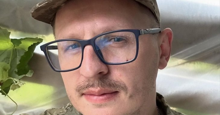 Відомий український співак, що служить у ЗСУ, опинився на операційному столі: що сталося