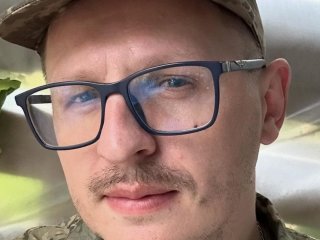 Відомий український співак, що служить у ЗСУ, опинився на операційному столі: що сталося