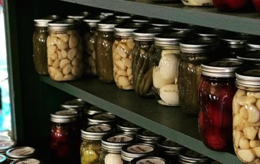 Лікар розповів про смертельну небезпеку домашніх консервів