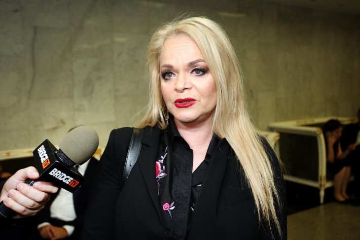 Лариса Долина устроила свалку возле загородного дома