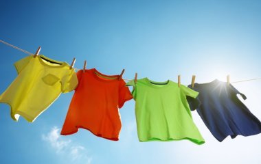 Как правильно стирать одежду: три совета, которые сохранят ваши вещи как можно дольше
