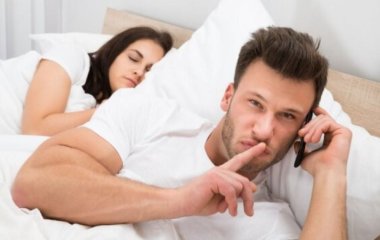 У якому віці найчастіше подружжя зраджує одне одного: вчені назвали періоди життя