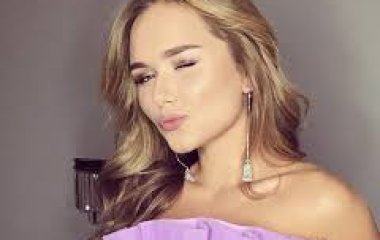 Стефания Маликова похвасталась пышными локонами