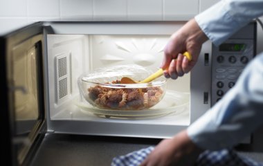 Три нестандартных способа использования микроволновой печи, которые удивят