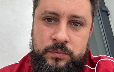 MONATIK поглузував з хейтерів, які дорікнули йому зайвою вагою й порівняли з Губкою Бобом