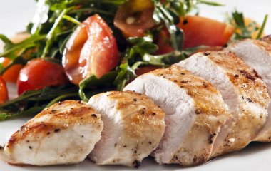 Куриное филе в белом вине – идея для романтического ужина