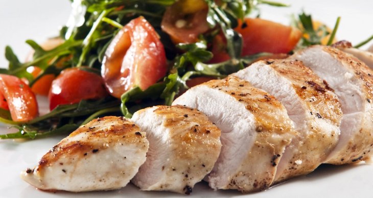 Куриное филе в белом вине – идея для романтического ужина