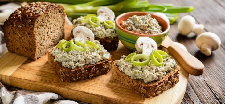 Как приготовить нежный грибной паштет за 30 минут: лучшая бюджетная закуска