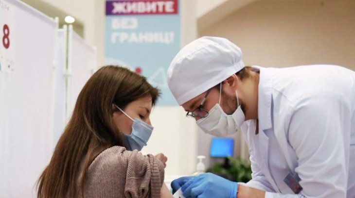 Названо фактори, що визначають реакцію організму на бустерне щеплення