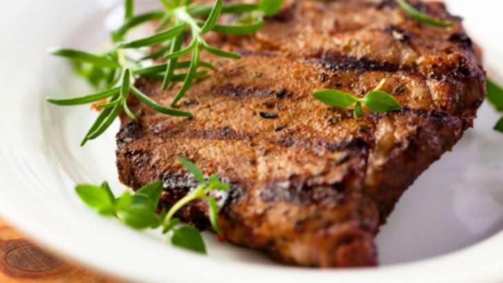 Как приготовить стейк из говядины в духовке? Базовые рекомендации и вкусные рецепты блюда