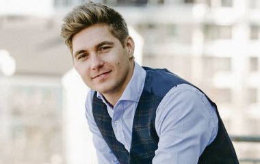 Владимир Остапчук поздравил супругу с Днем Рождения