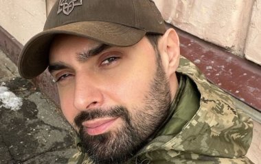 Виталий Козловский показал себя 18-летним с длинными волосами: 