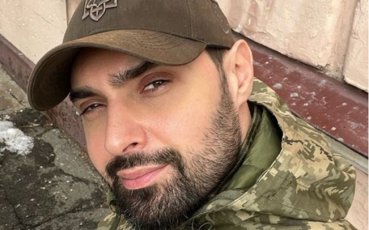 Виталий Козловский показал себя 18-летним с длинными волосами: 