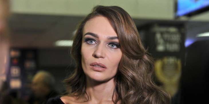 Алена Водонаева покорила фанатов в образе женщины-вамп