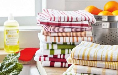Як відбілити старі забруднені кухонні рушники: як зробити це за декілька хвилини без кип’ятіння