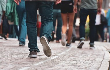 Забудьте про 10 тисяч кроків щодня: вчені розповіли, як та коли потрібно прогулюватись, щоб бути здоровим