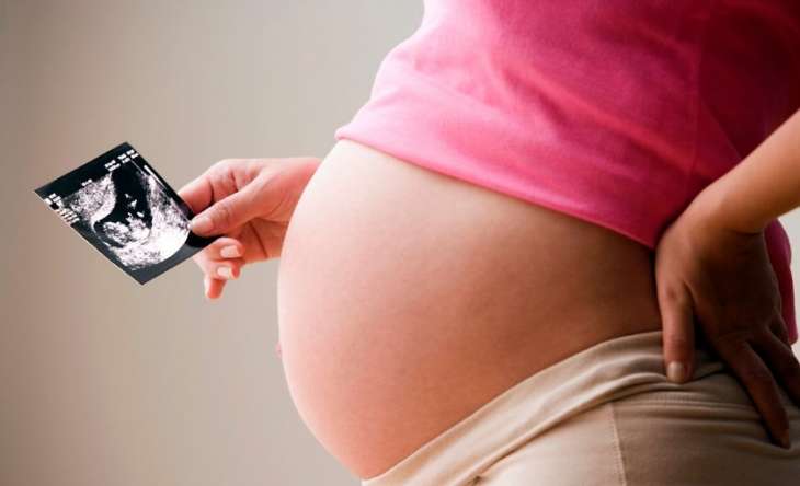 5 распространенных мифов о беременности, в которые свято верили наши мамы и бабушки