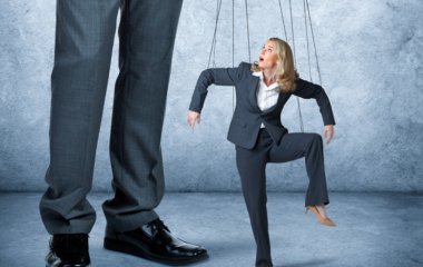 Фразы, которыми жёстко манипулируют мужчины