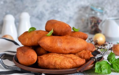 Жареные пирожки с картофелем: простой рецепт сытного блюда