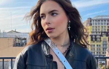 20-летняя дочь Елены Кравец похвасталась стройными ножками в коротком платье