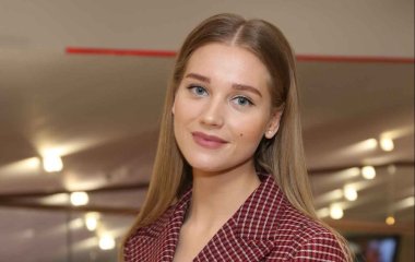 Кристина Асмус примерила образ роковой брюнетки