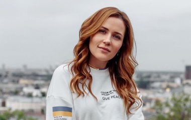 Наталка Денисенко в бикини похвасталась стройной фигурой на улице в заснеженных Карпатах