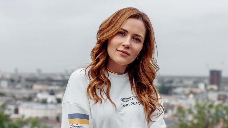 Наталка Денисенко в бикини похвасталась стройной фигурой на улице в заснеженных Карпатах