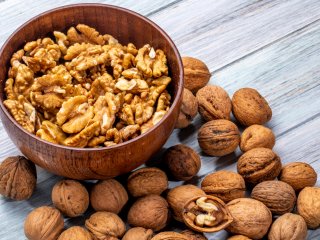 Лайфхак, який змінить твоє життя: як за 3 хвилини почистити волоські горіхи – без ножа та молотка