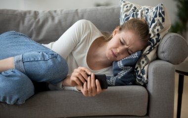«Привет, как дела?»: как отвечать на сообщения бывшего и нужно ли вообще это делать