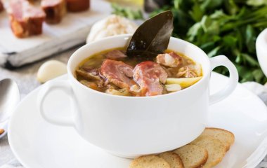 Самый простой рецепт: вкусный фасолевый суп с ветчиной