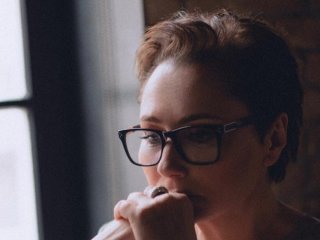 Олена Мозгова показала обвалену стелю в будинку і шокувала, що сталося