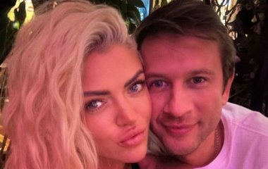 Дмитрий Ступка в свое 37-летие показал романтические поцелуи с новой возлюбленной