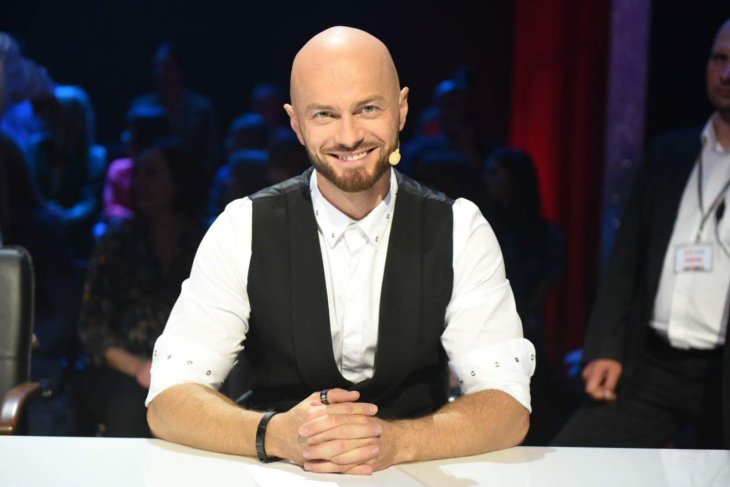 Влад Яма поделился архивным снмком с бабушкой