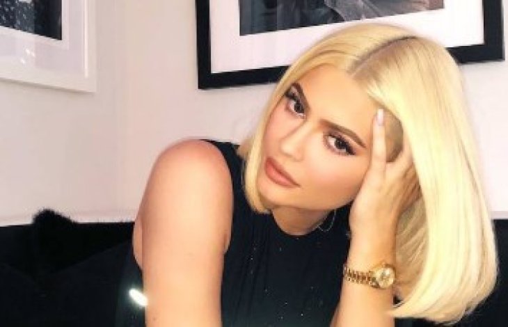 Кайли Дженнер приучает дочь к роскошной жизни 