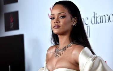 «Попа не влезает в кадр»: поклонники снова критикуют располневшую Рианну