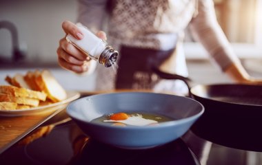 Лікарі розповіли від яких продуктів варто відмовитись після тридцяти років