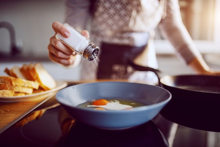 Лікарі розповіли від яких продуктів варто відмовитись після тридцяти років