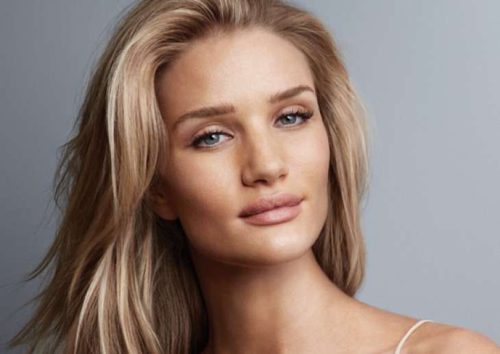 Рози Хантингтон Уайтли демонстрирует отличную форму после родов