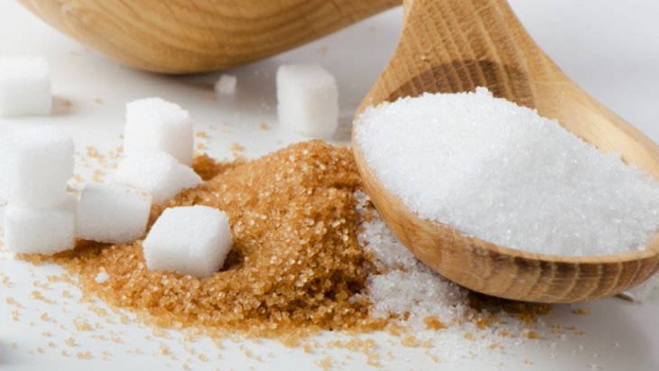 Не вызывает зависимость, диабет и кариес: 5 главных мифов о сахаре