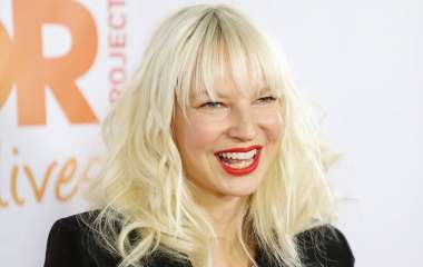 Певица Sia подтвердила, что она усыновила двух подростков