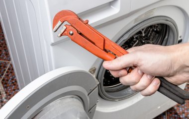 Як відкрити пральну машину, якщо дверцята заклинило: проста і зрозуміла інструкція