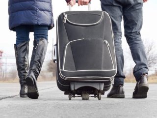 Українці за кордоном можуть втратити право на житло в Україні: у яких випадках це можливо