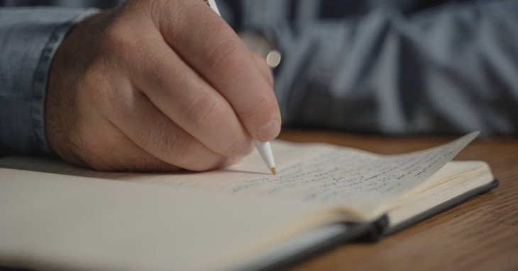Досі записуєте щось від руки на папері — що це про вас говорить