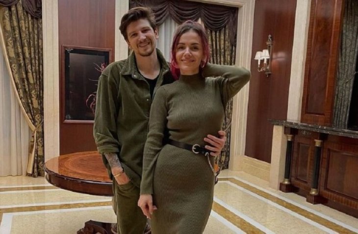 MamaRika показала двухэтажный загородный дом, в который переехала с мужем и сыном