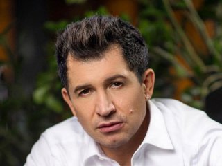 Андрій Джеджула ніжно привітав донечку з першим днем народження і засвітив дружину-красуню