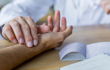 Чому німіють руки і чим це небезпечно