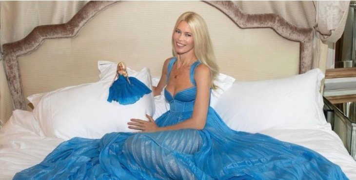 Клаудия Шиффер стала Барби: Mattel выпустили куклу в культовом наряде из 1990-х