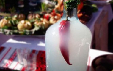 Наркологи рассказали, чем опасен самогон для здоровья
