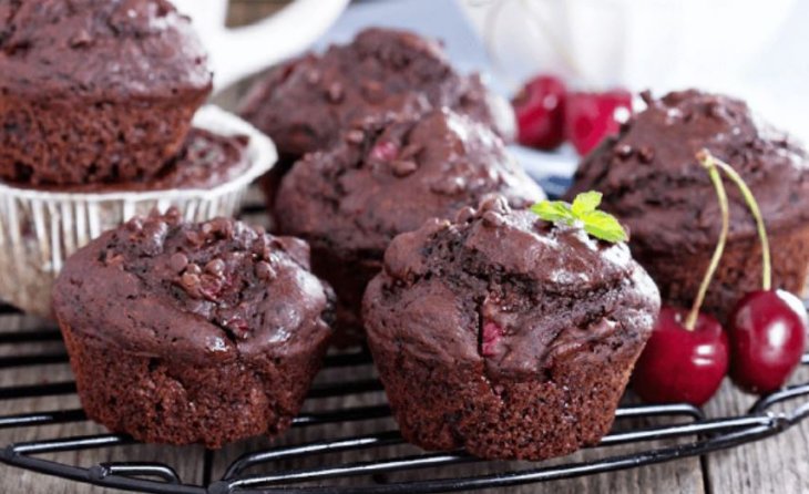 Маффины шоколадные с вишней