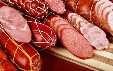 Дієтологи заборонили їсти ковбасу